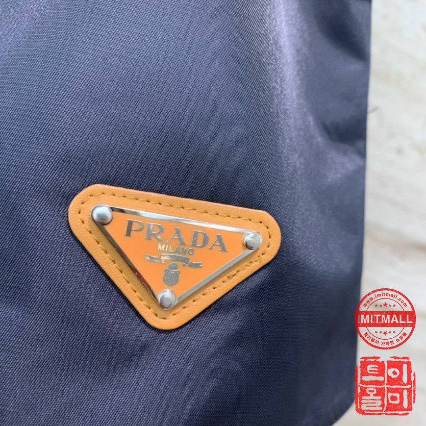prada_xxxxx_big_00004.jpg
